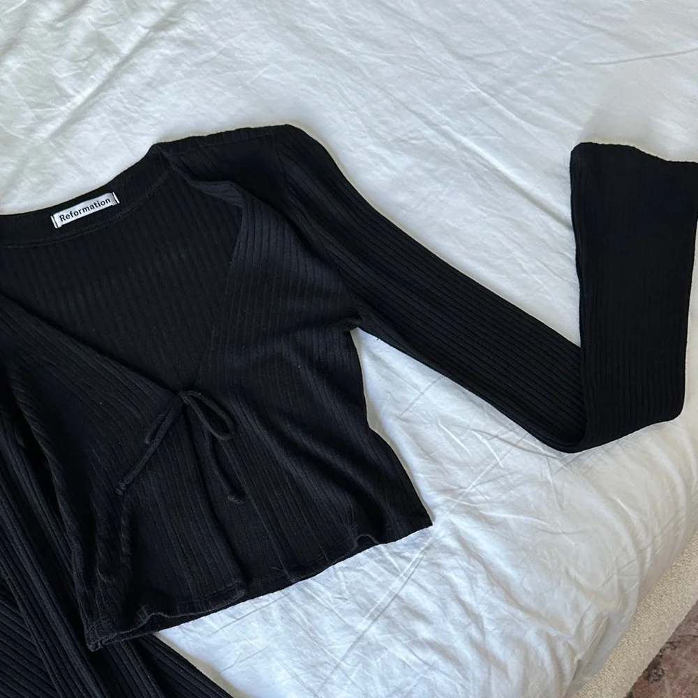 Reformation | Stretchy Black Ribbed Set - Picture 3 of 4